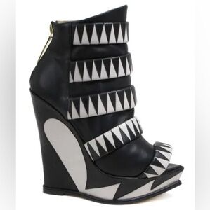 Atalanta Weller black and white open toe ankle boots size 8/38